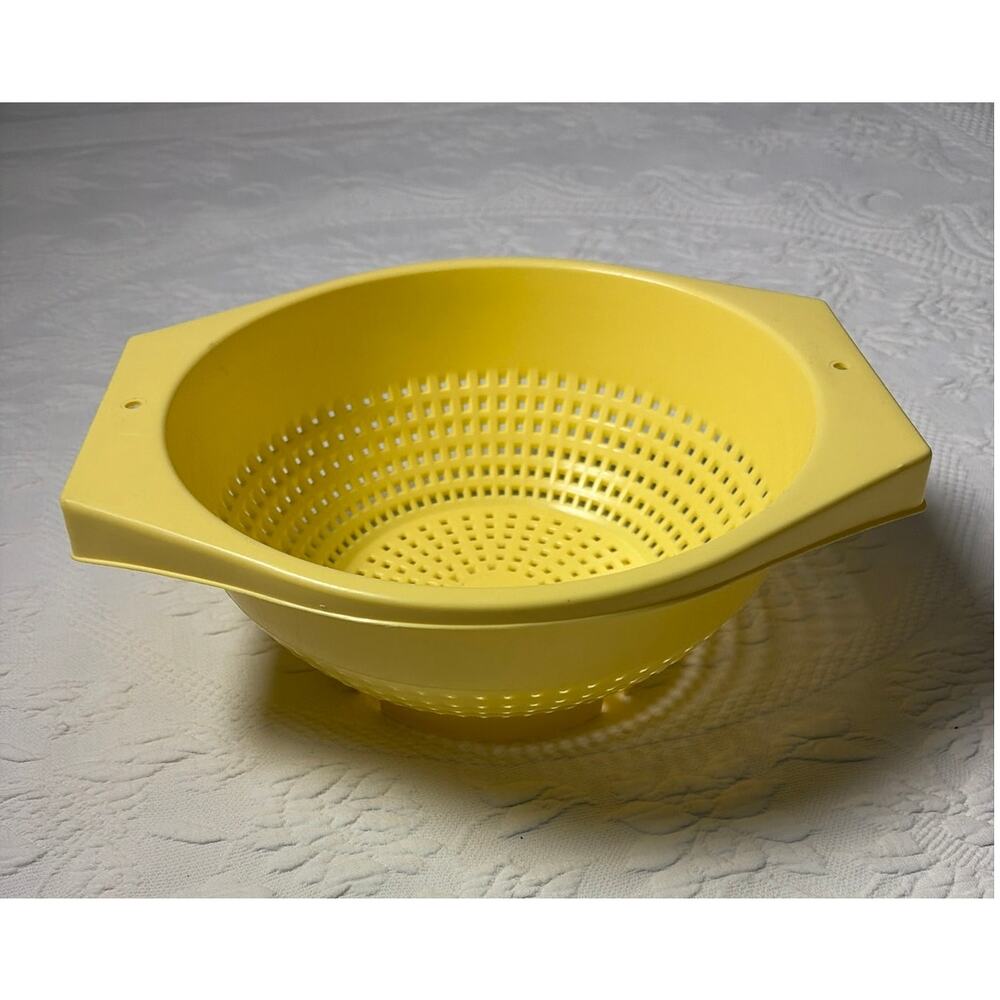 Vintage MCM Shamrock Neatway Kitchen Food Strainer Colander Yellow Made In USA